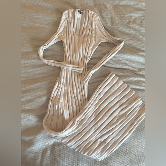 Dynamite | V-Neck Ribbed Maxi Dress - Picture 5 of 6